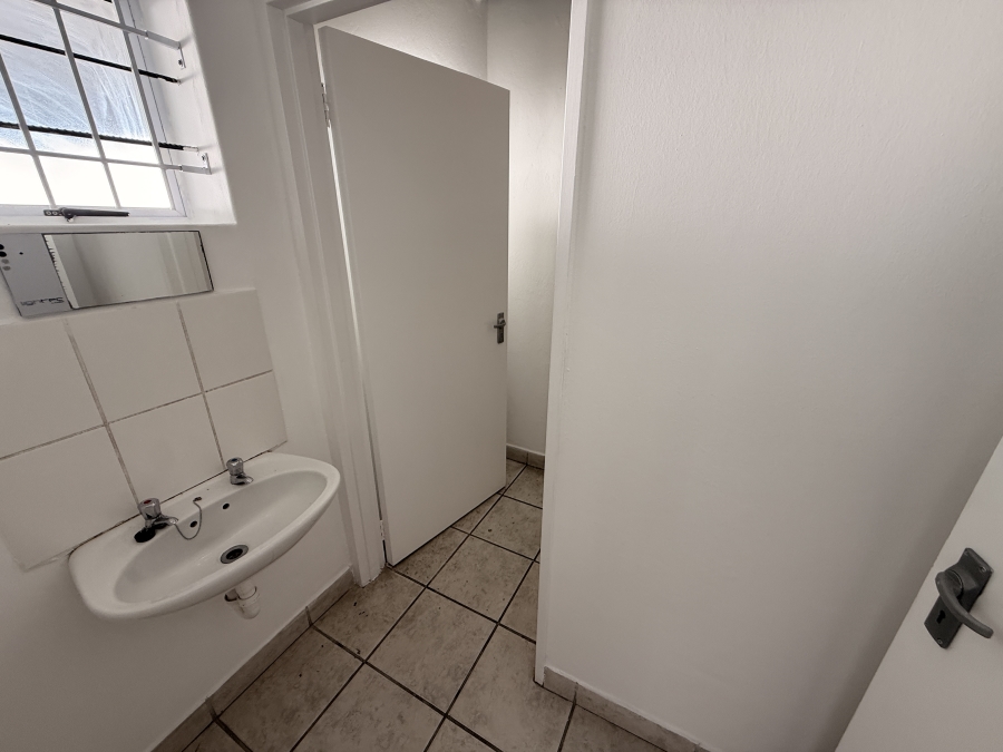 To Let Commercial Property for Rent in Parow Industrial Western Cape